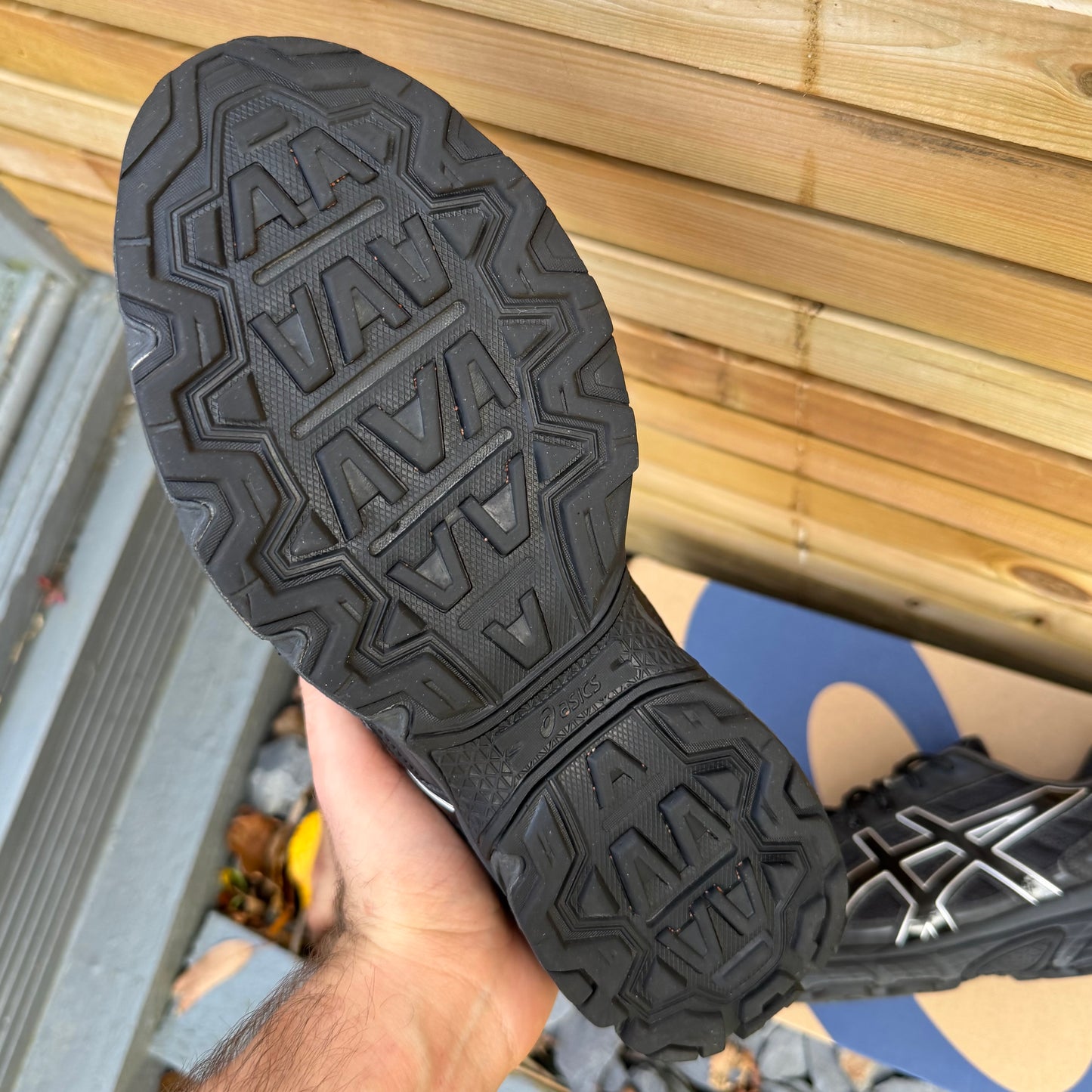 Asics Gel-Venture 6 - Black / Metallic - UK8