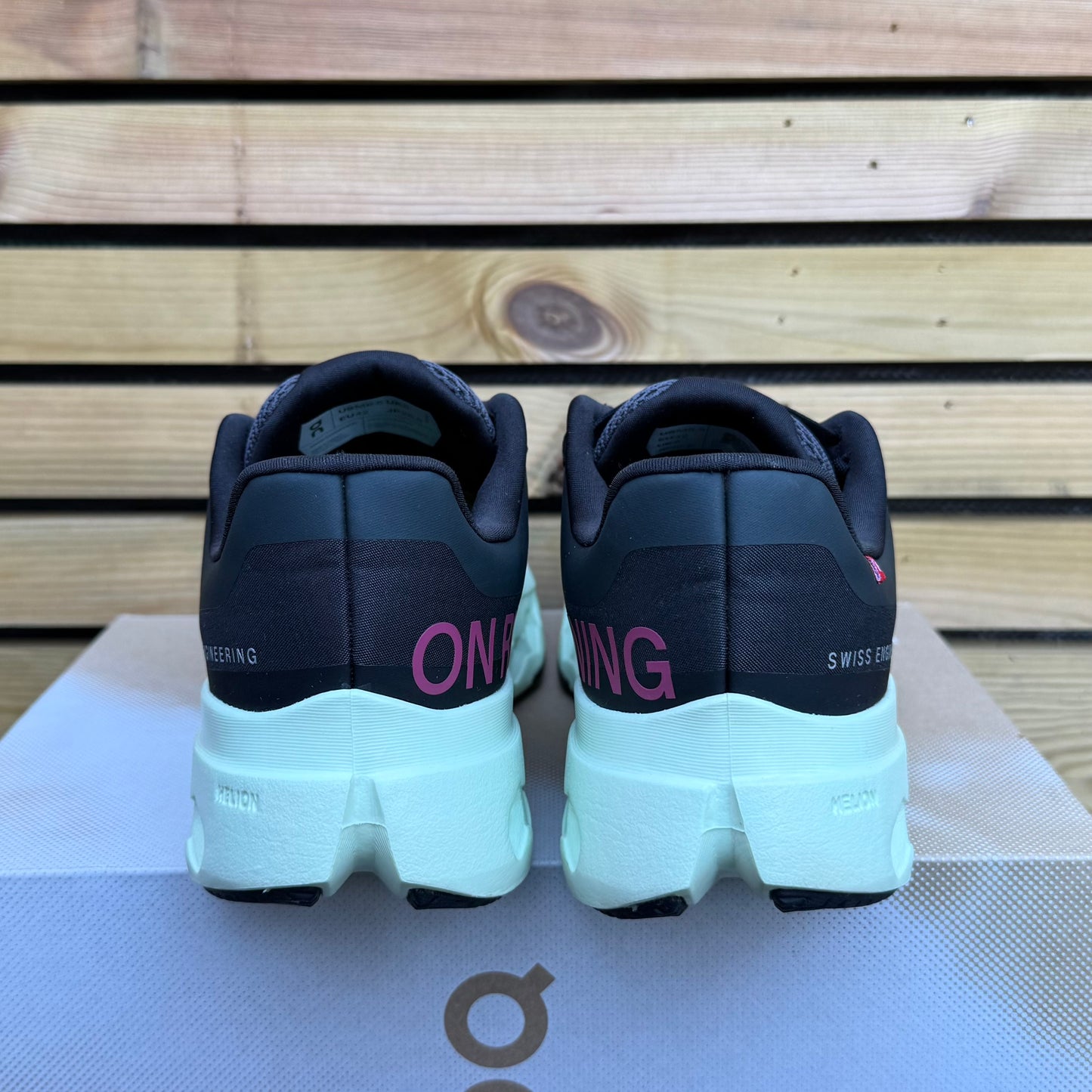 On Running CloudSurfer Next - Black / Lima - UK8