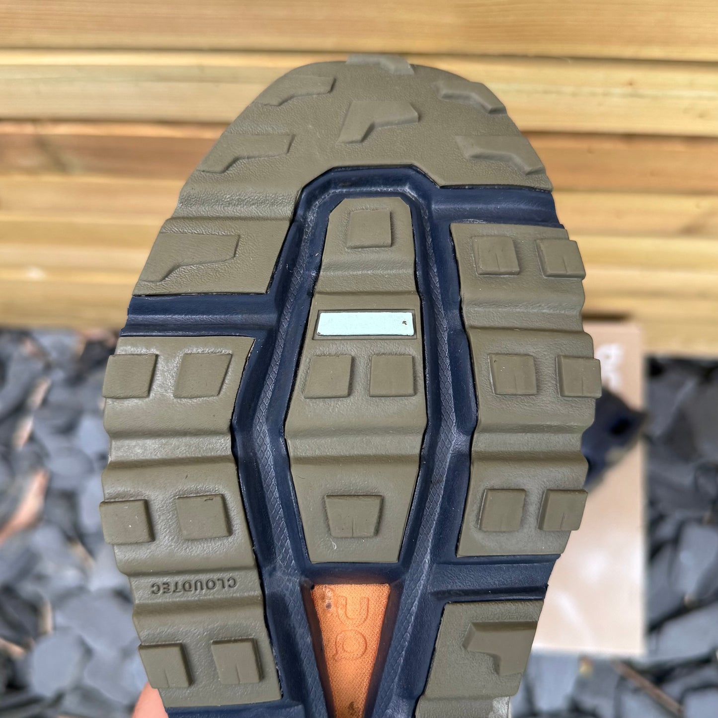 On Running CloudVista - Midnight / Olive - UK9.5