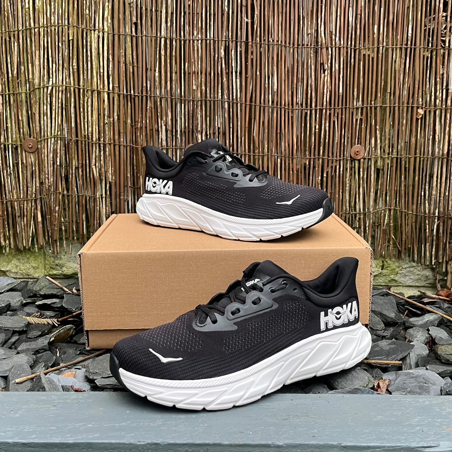 Hoka Arahi 7 - Black / White - UK9.5