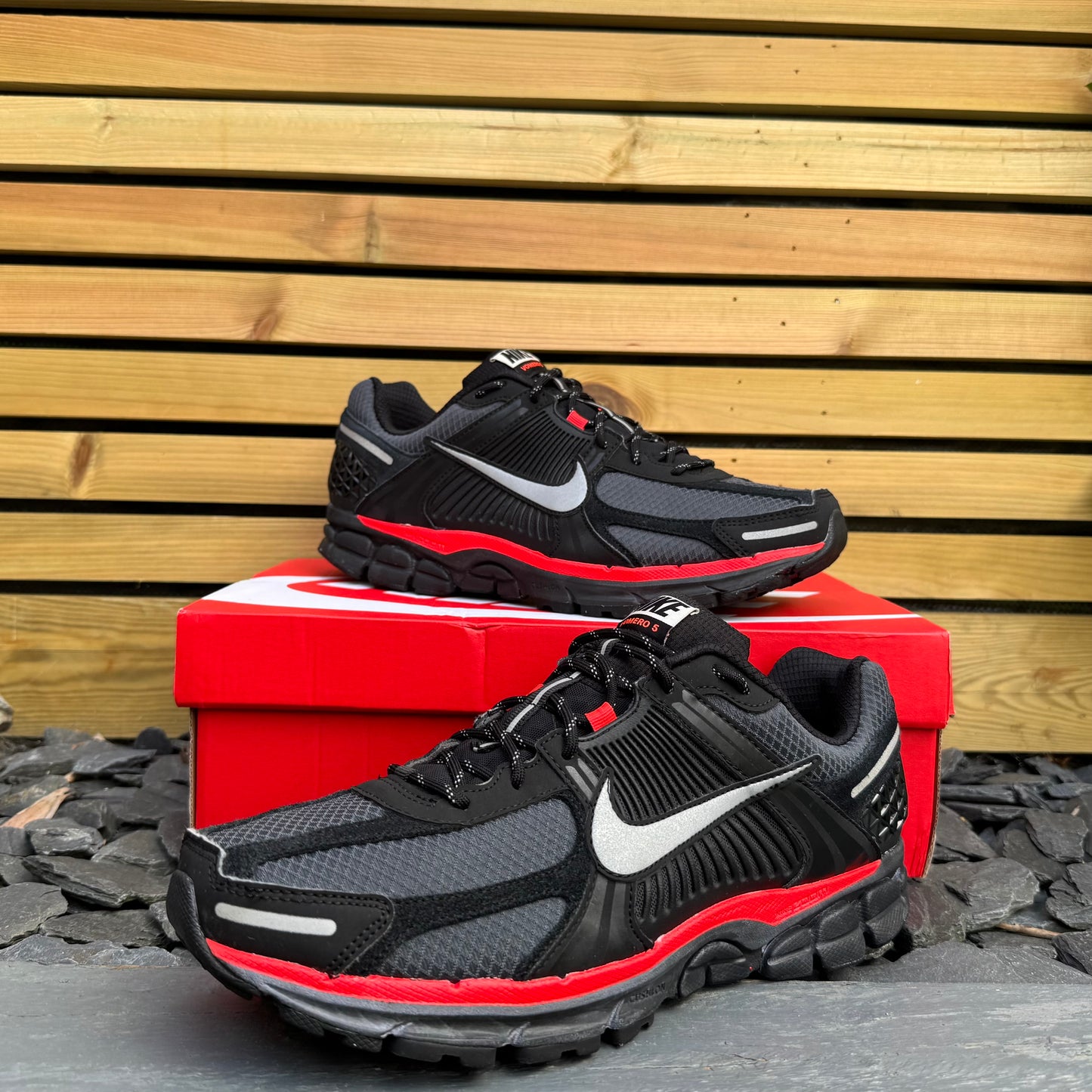 Nike Zoom Vomero 5 - Black / Bright Crimson - UK11