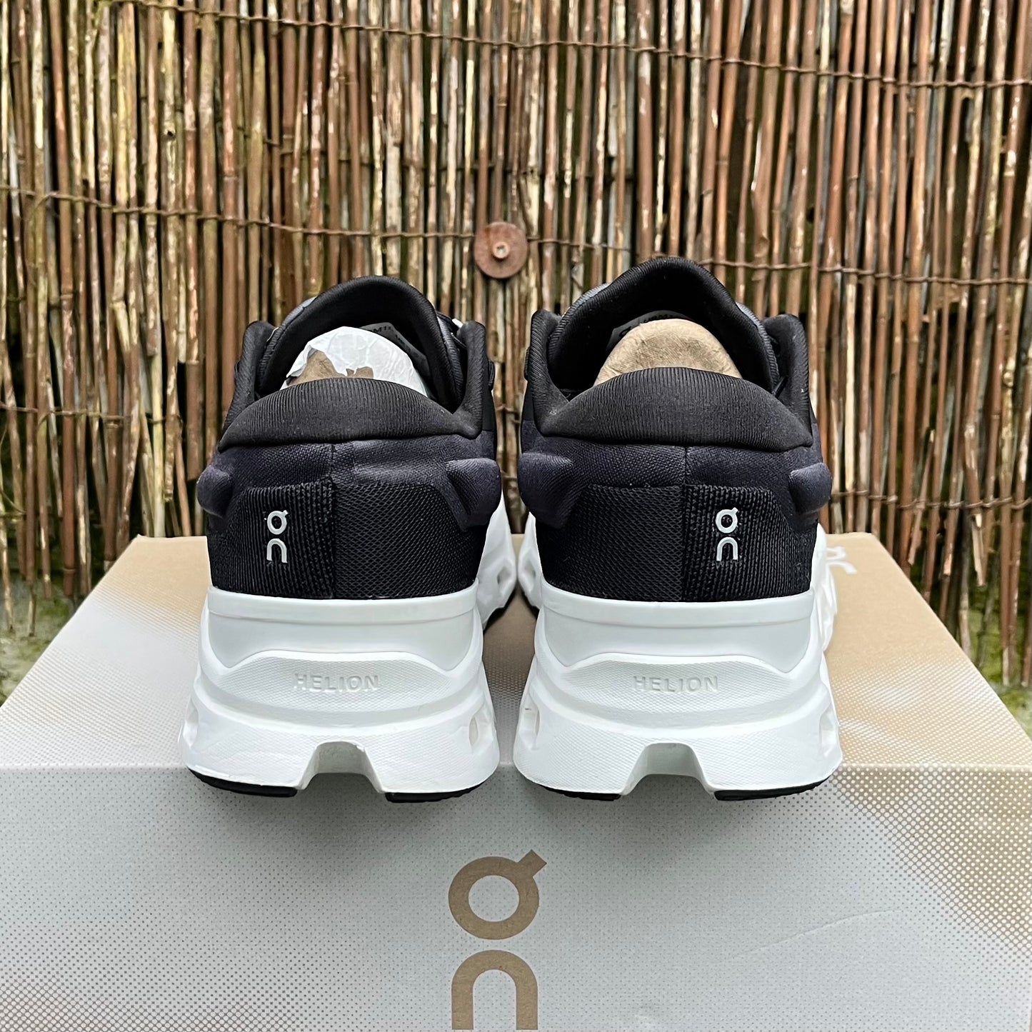 On Running CloudStratus 3 - Black / Frost - UK9.5