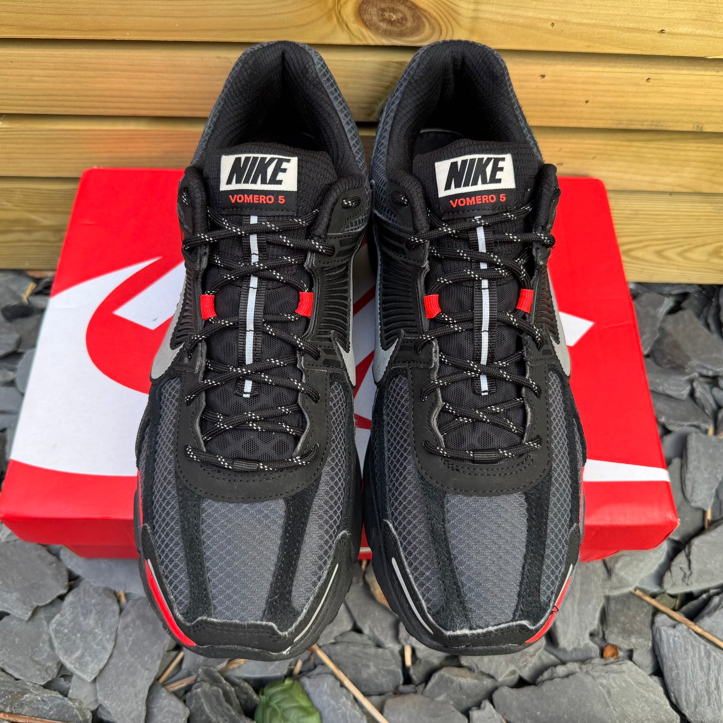 Nike Zoom Vomero 5 - Black / Bright Crimson - UK11