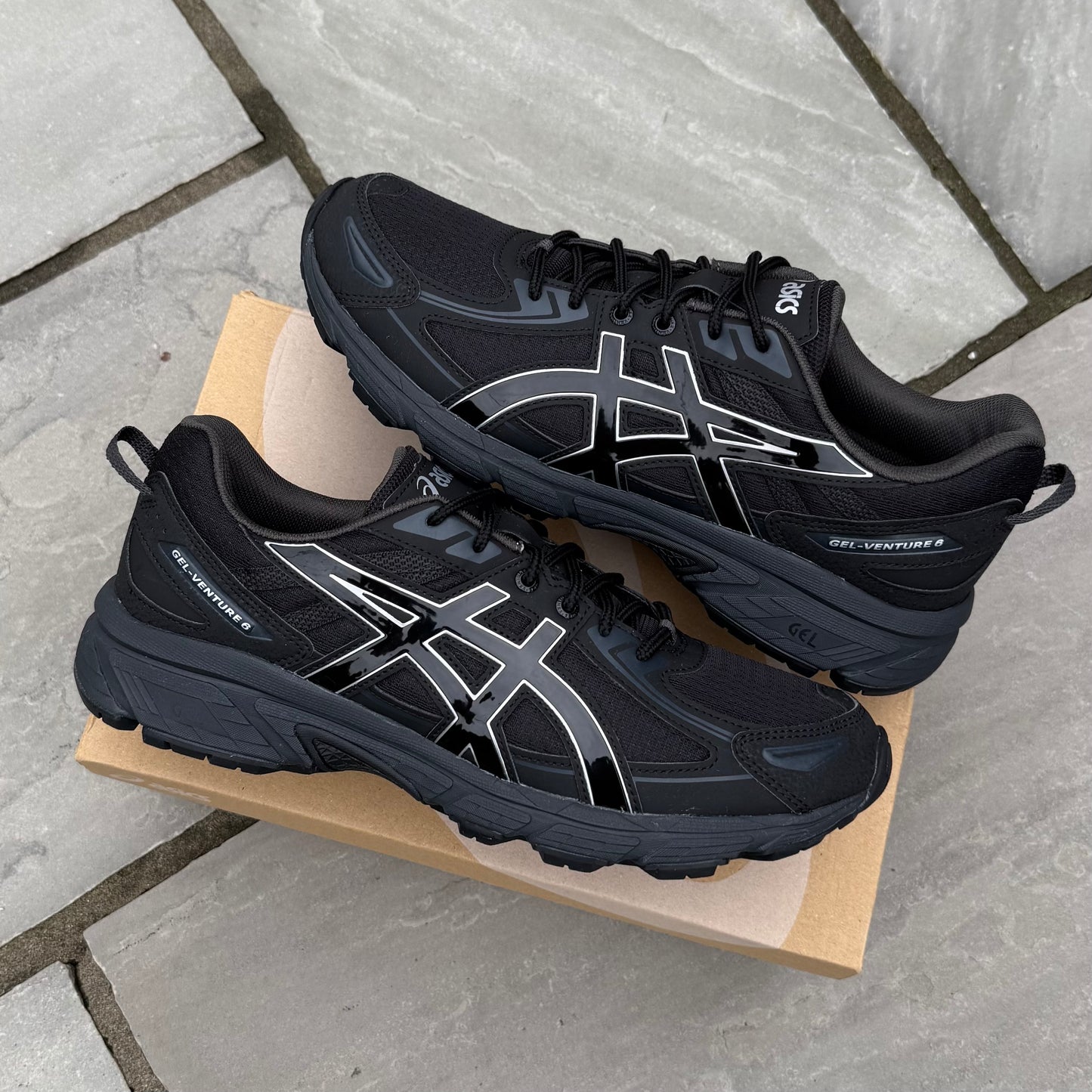 Asics Gel-Venture 6 - Black / Metallic - UK10 - Brand New