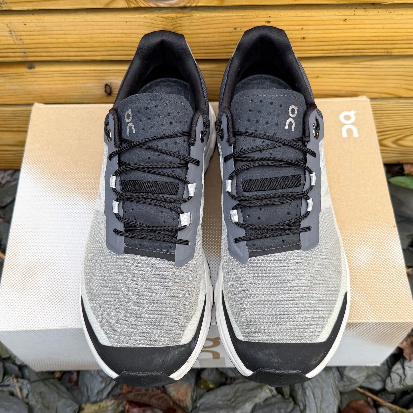 On Running CloudVista - Black / White - UK7.5