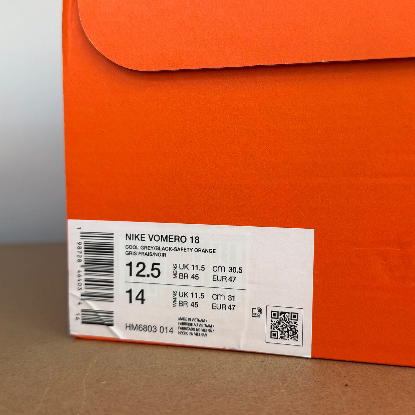 Nike Vomero 18 - Cool Grey / Safety Orange - Multiple Sizes - Brand New