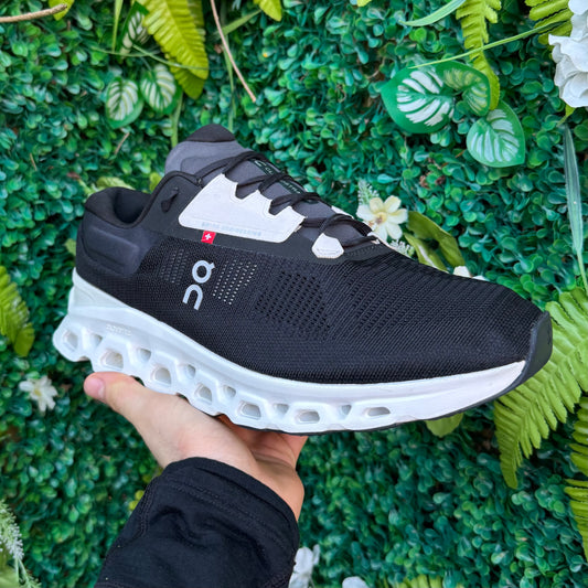 On Running CloudStratus 3 - Black / Frost - UK10