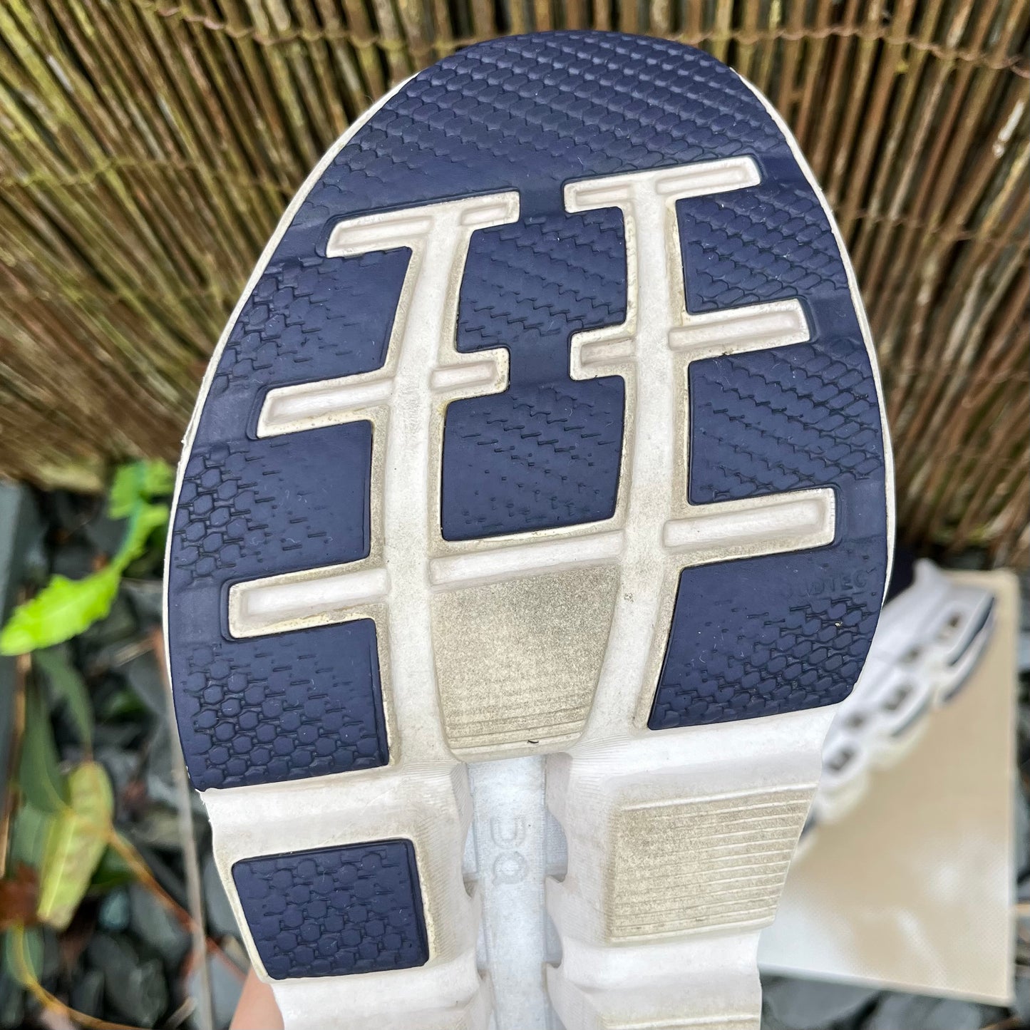 On Running CloudStratus 2 - Fossil / Midnight - UK11