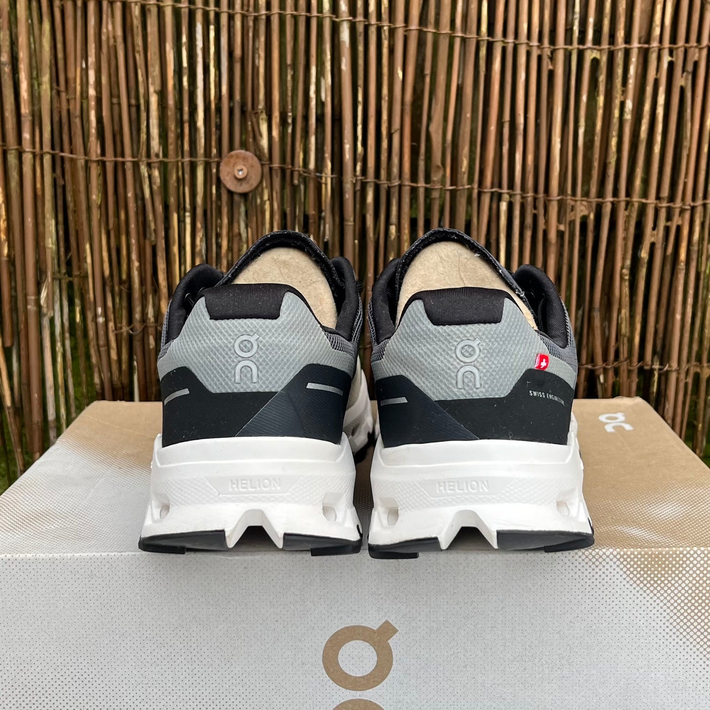 On Running CloudVista - Black / White - UK7
