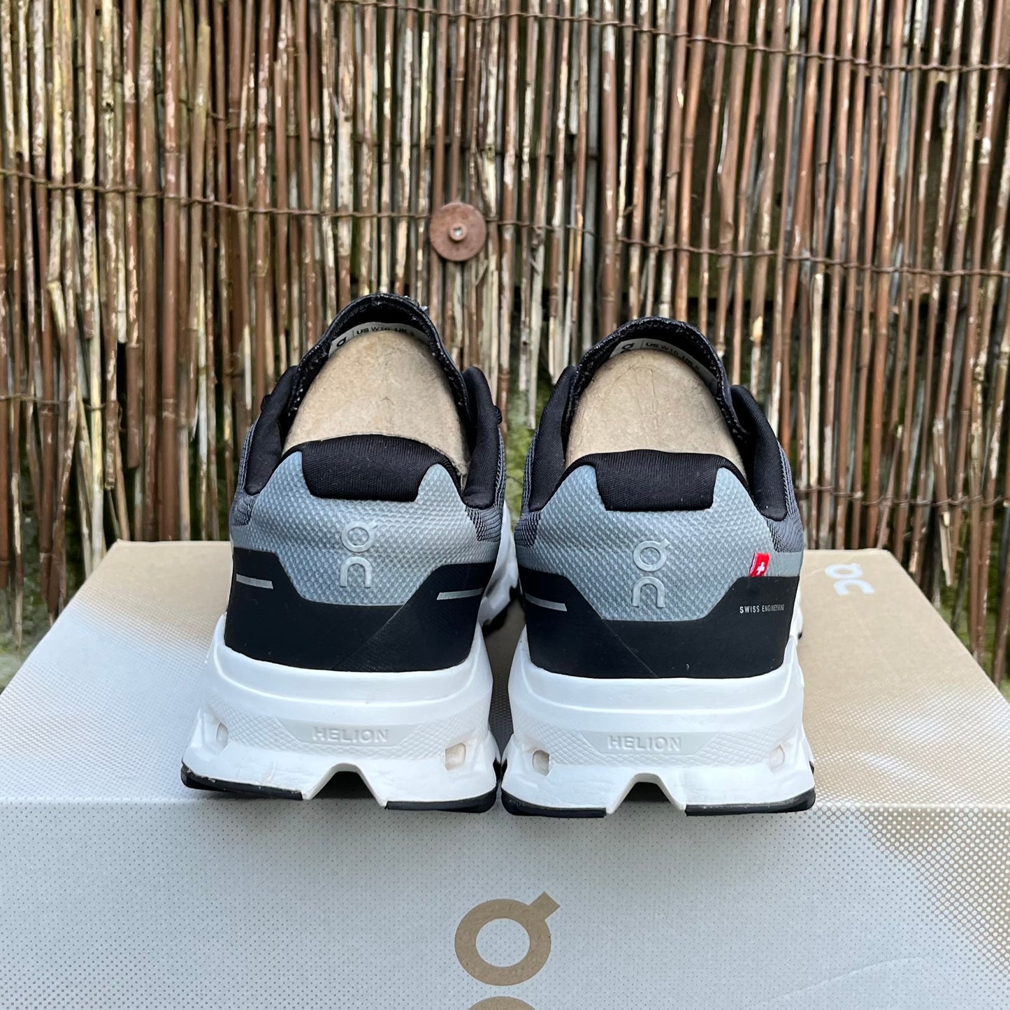 On Running CloudVista - Black / White - UK8