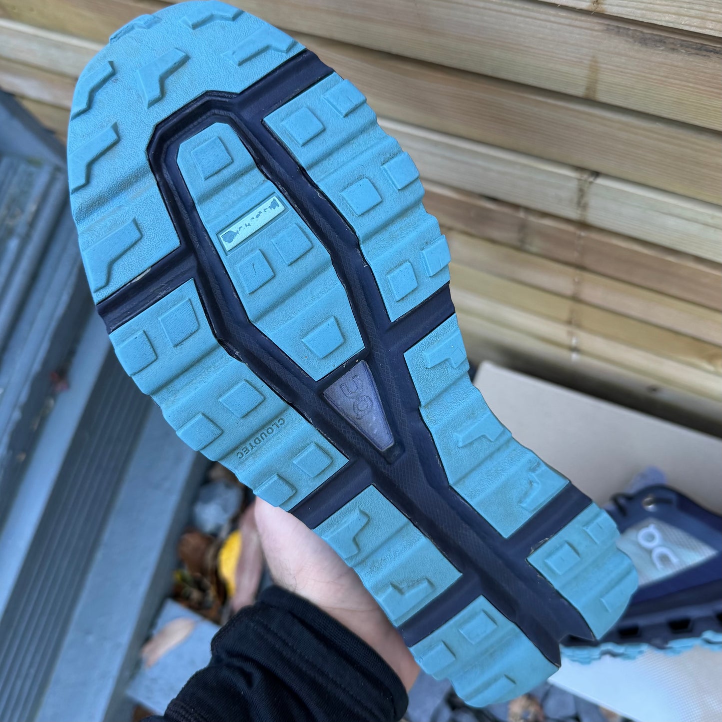 On Running CloudVista - Navy Wash - UK10