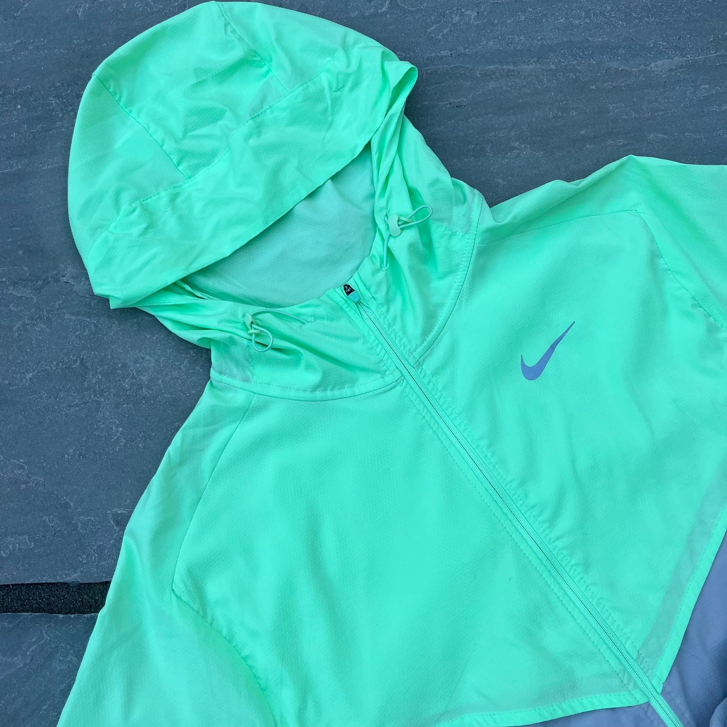 Nike Windrunner Packable Jacket Grey / Vapour Green - Small