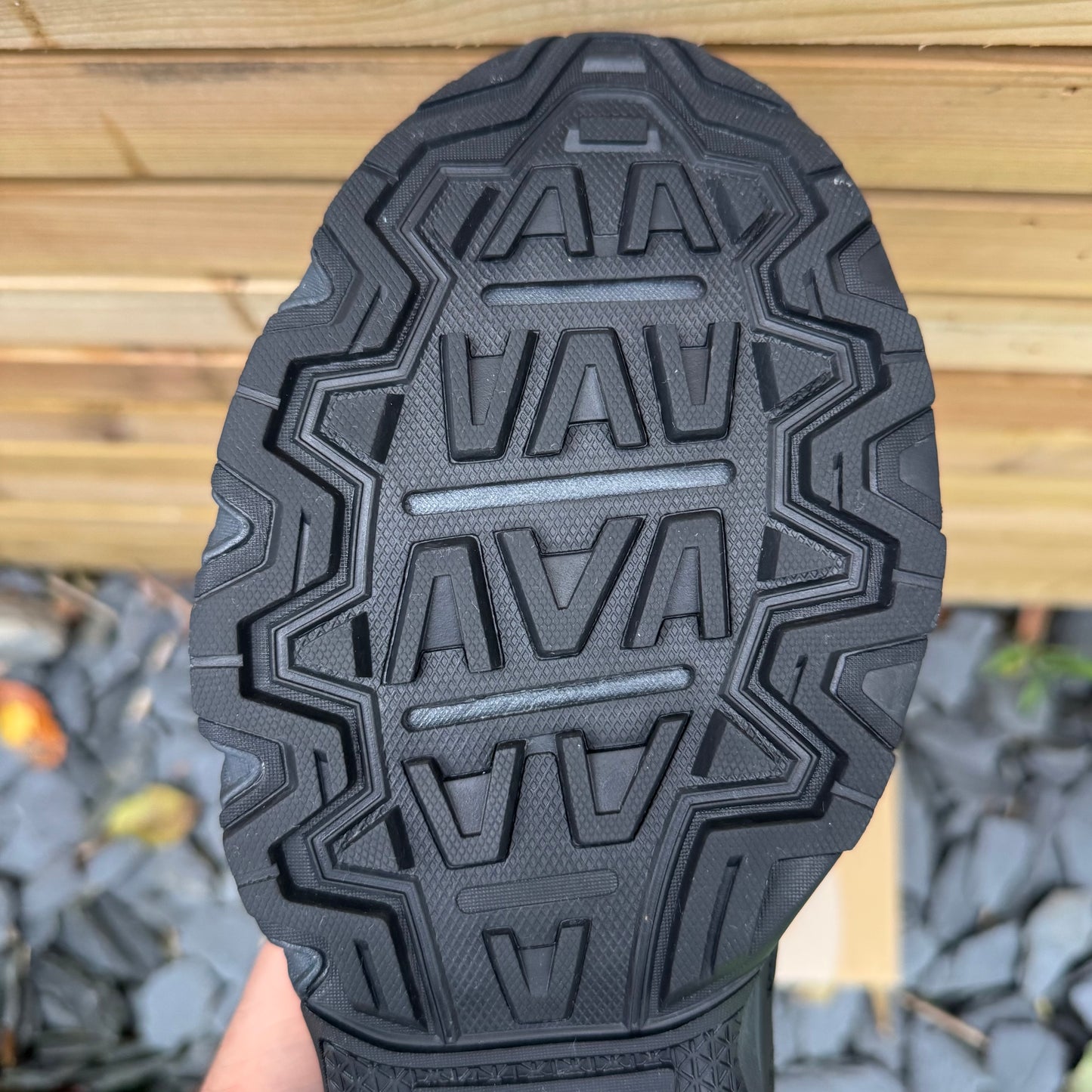 Asics Gel-Venture 6 - Black / Metallic - UK10 - Brand New
