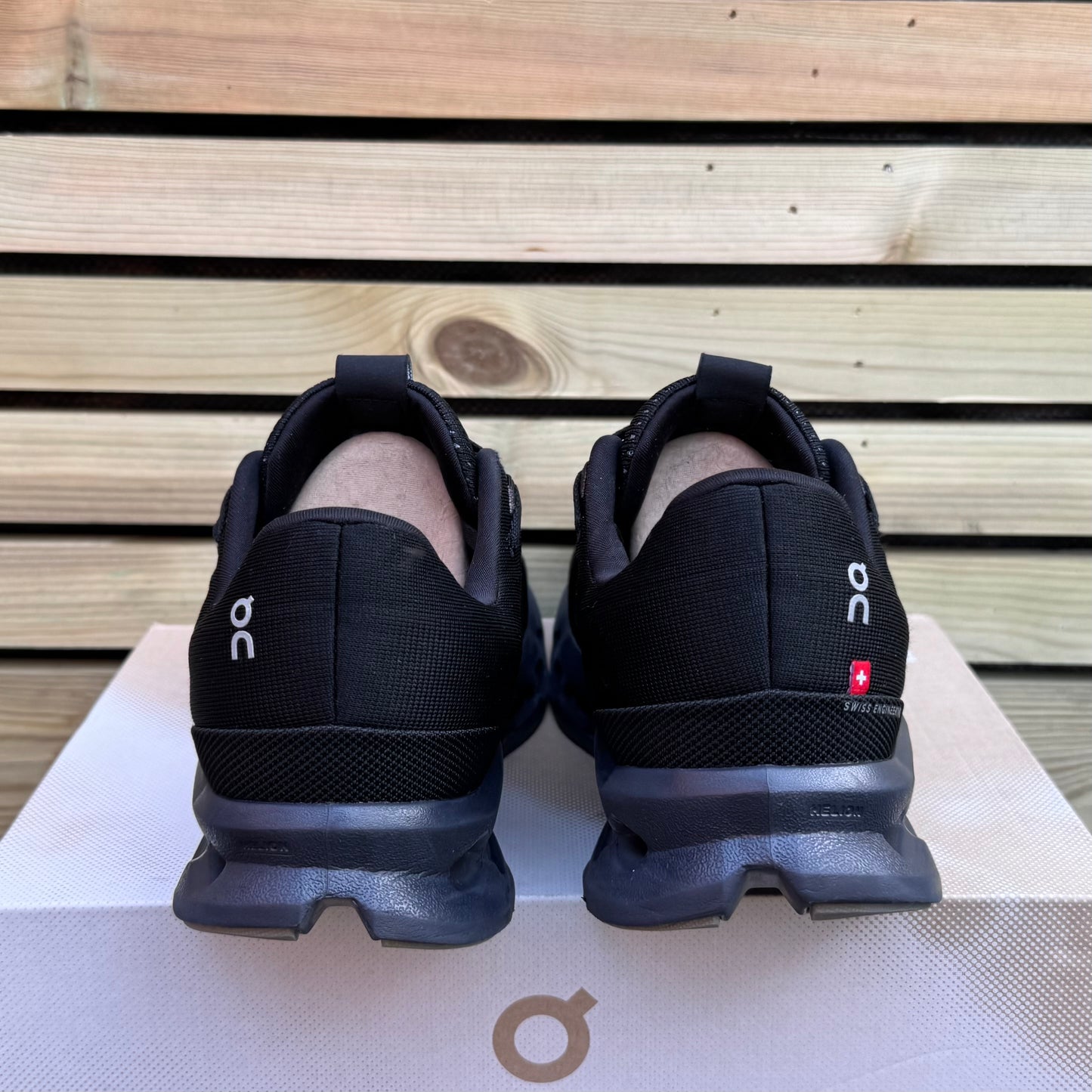 On Running CloudSurfer - All Black - UK9