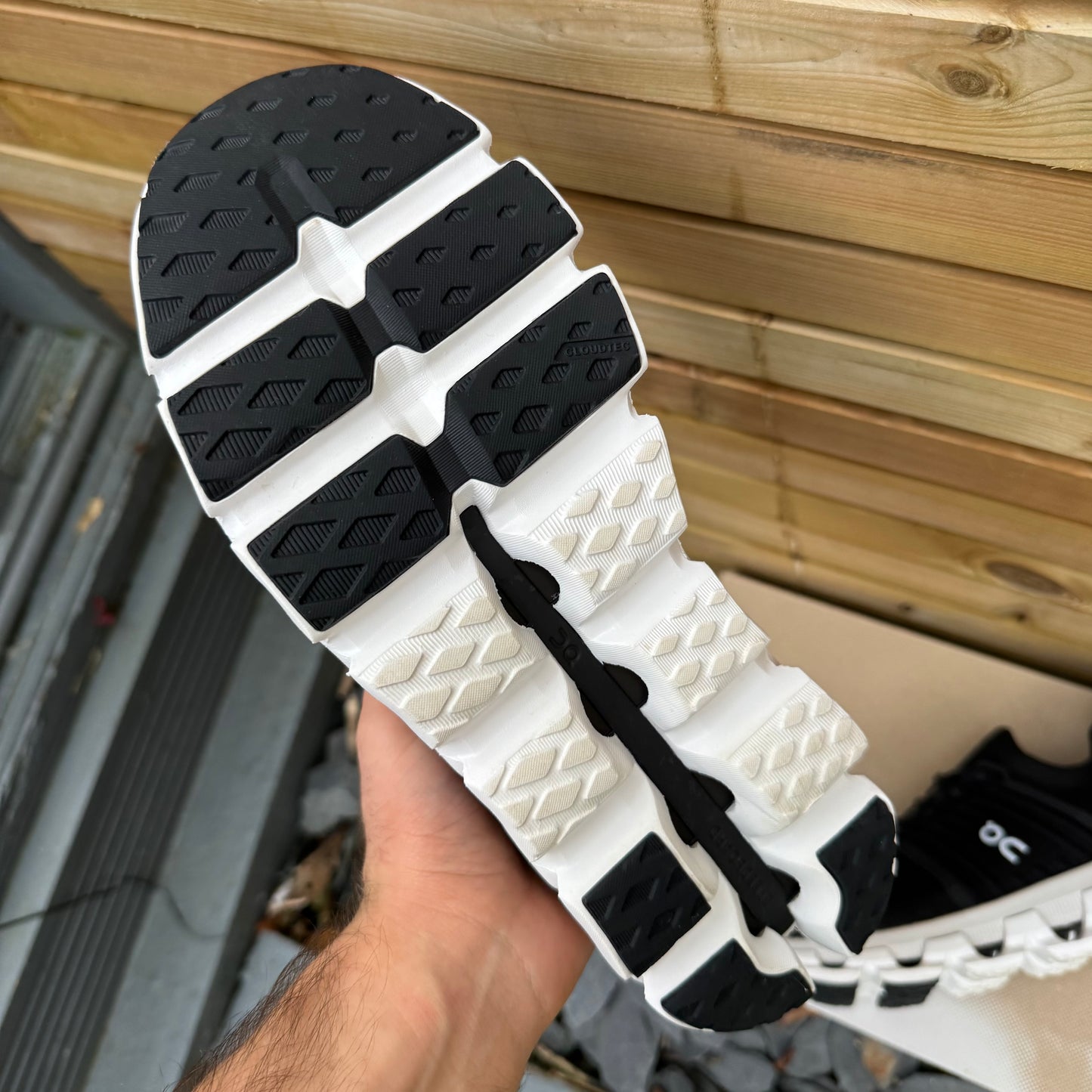On Running CloudSwift 3.0 - Black - UK9