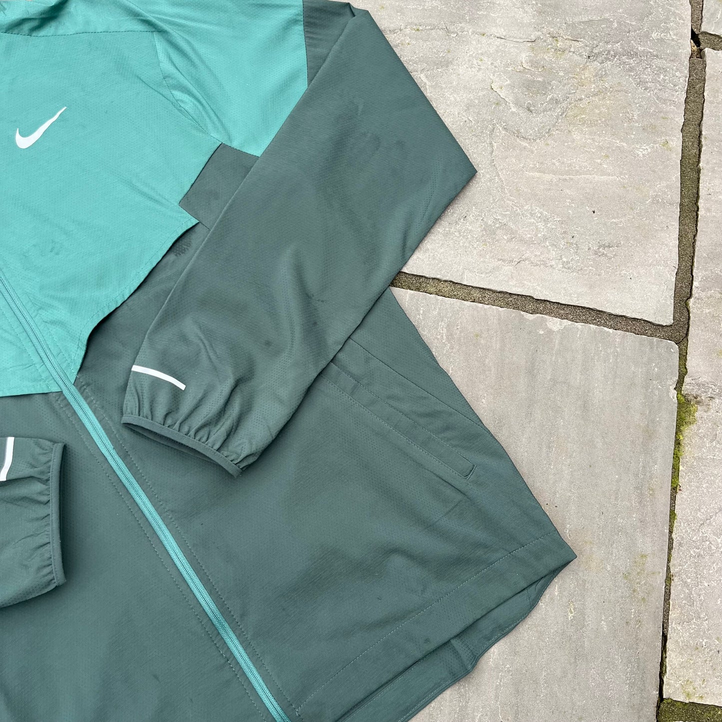 Nike Windrunner Packable Jacket - Bicoastal / Vintage Green - Small