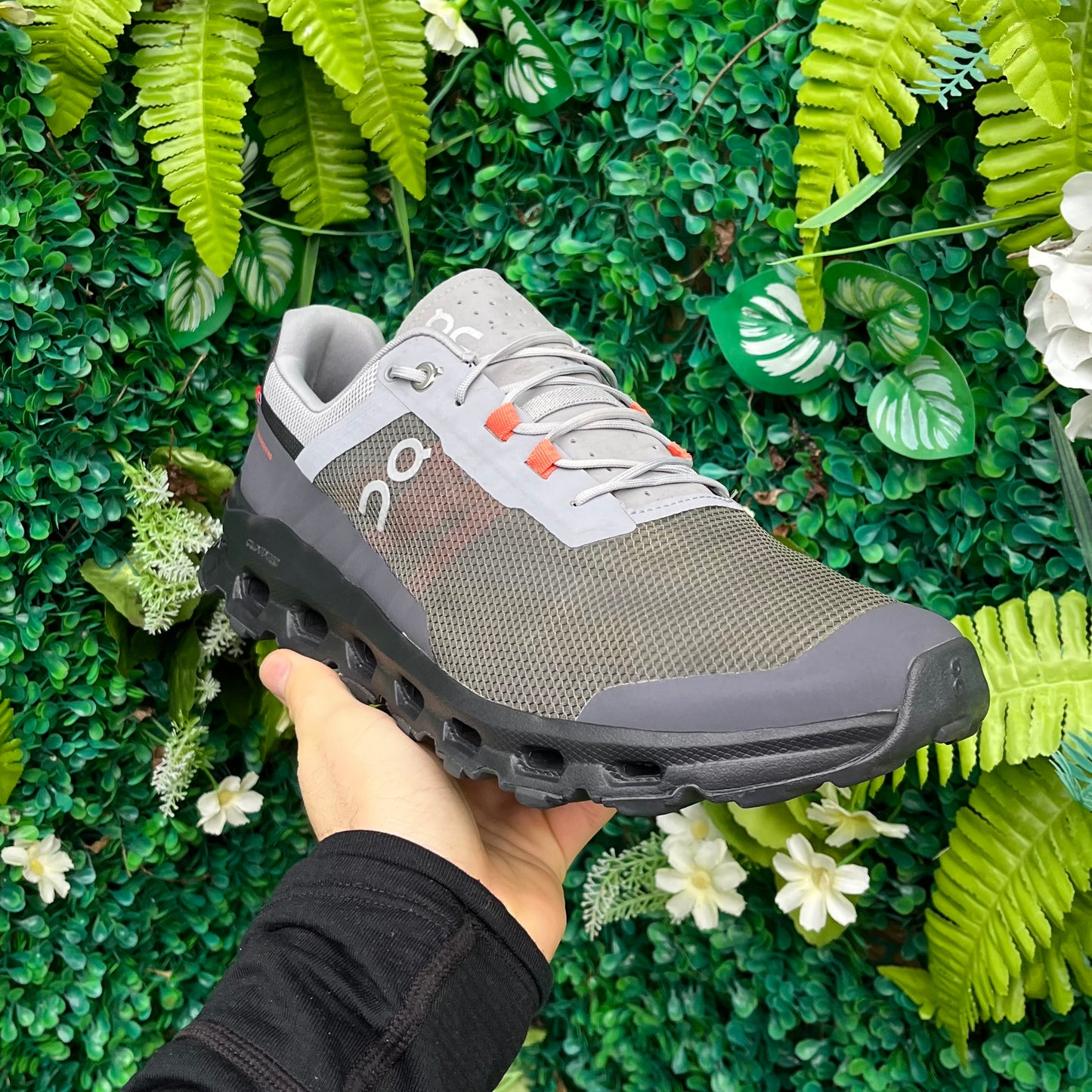 On Running CloudVista - Grey / Orange - UK9.5