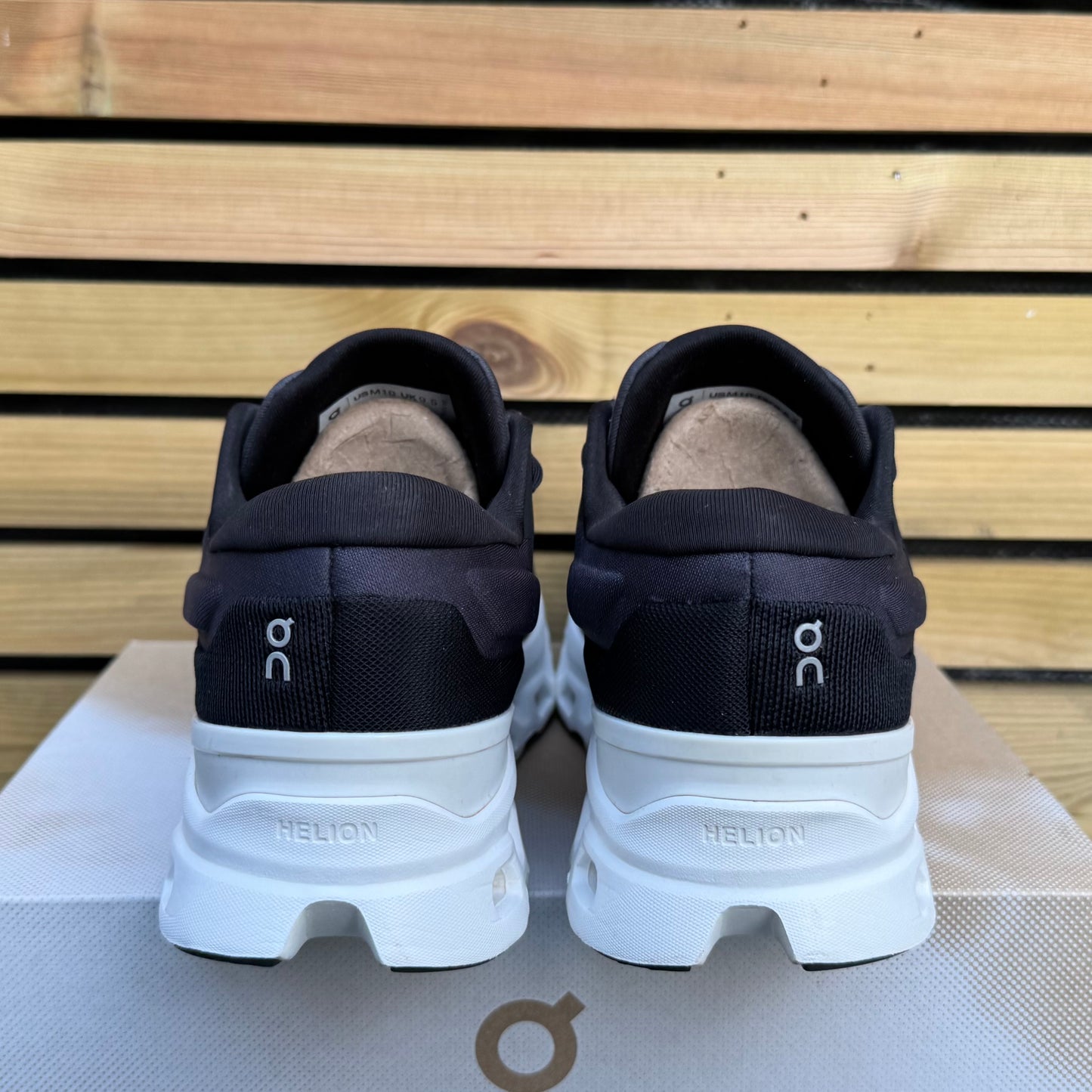 On Running CloudStratus 3 - Black / Frost - UK9.5