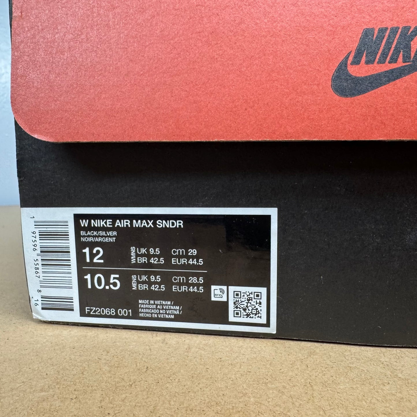 Nike Air Max Sunder - Black / Silver - UK9.5