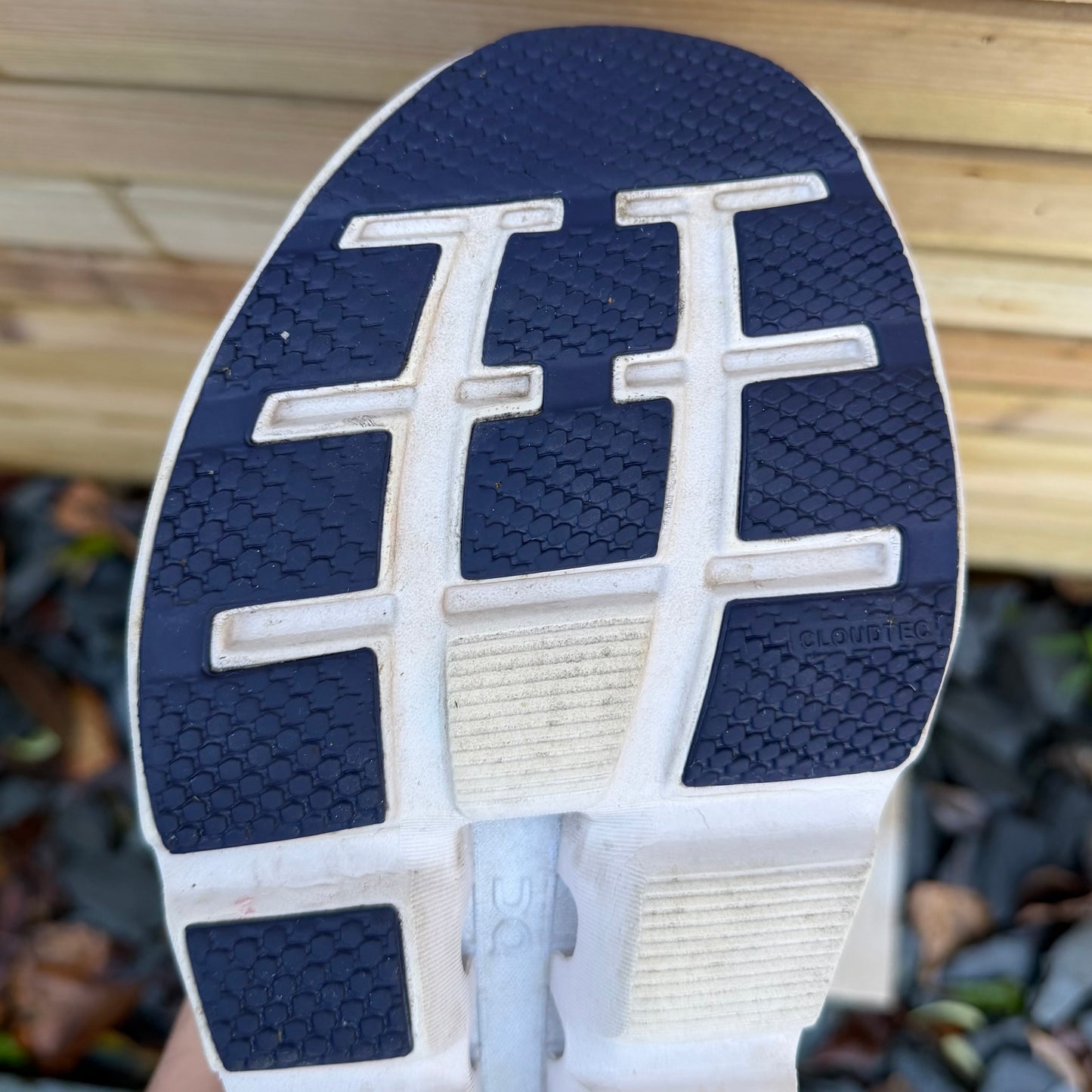 On Running CloudStratus 2 - Fossil / Midnight - UK9