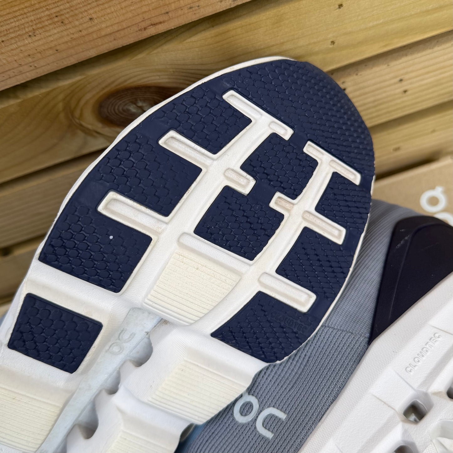 On Running CloudStratus 2 - Fossil / Midnight - UK9