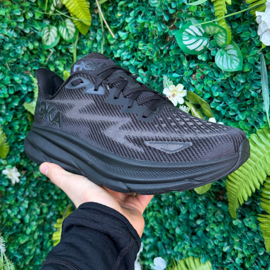 Hoka Clifton 9 - Triple Black - UK9