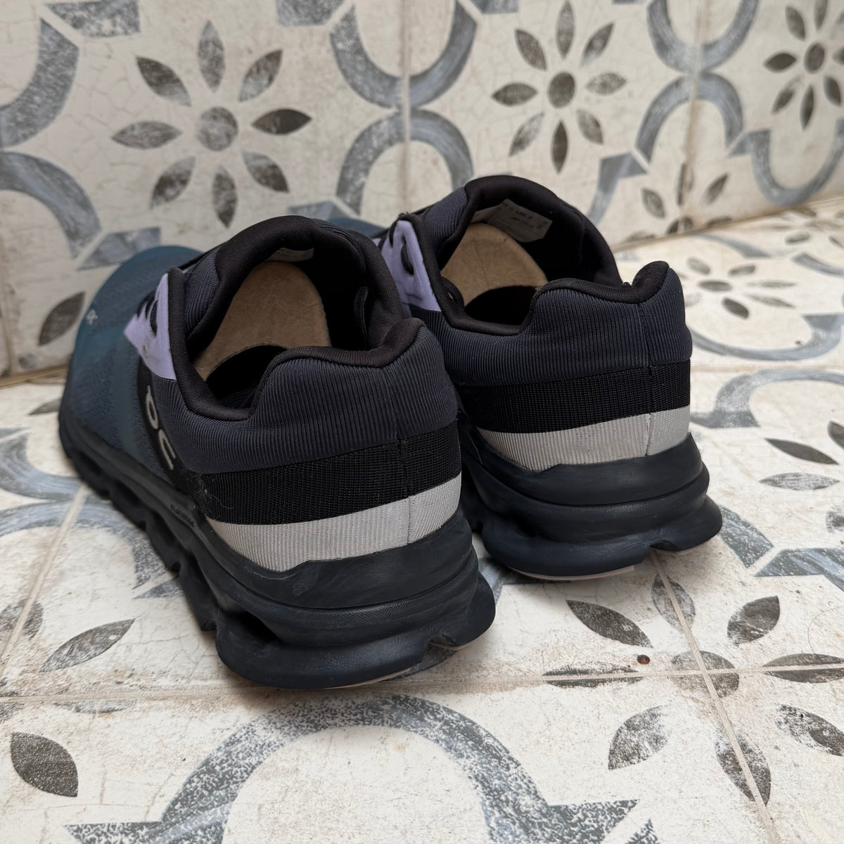 On Running CloudRunner Waterproof - Stone / Black - UK8