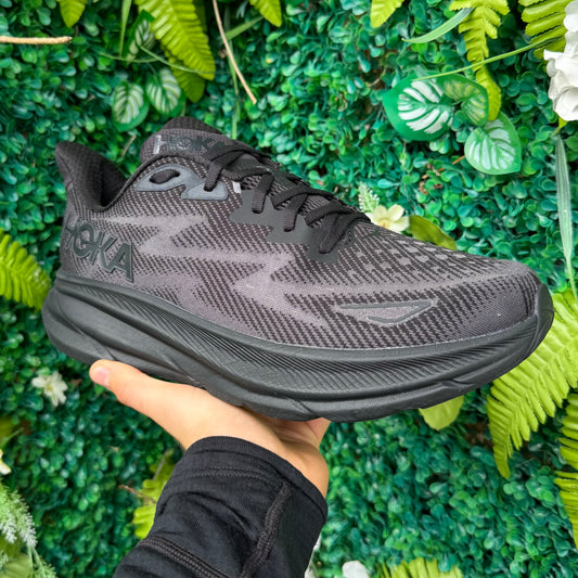 Hoka Clifton 9 - Triple Black - UK10