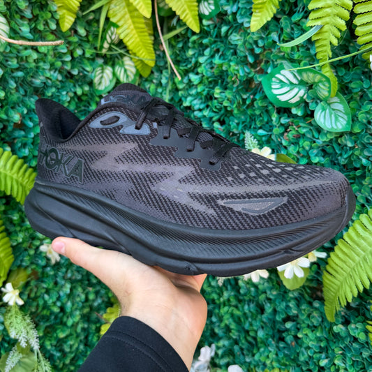 Hoka Clifton 9 - Triple Black - UK10
