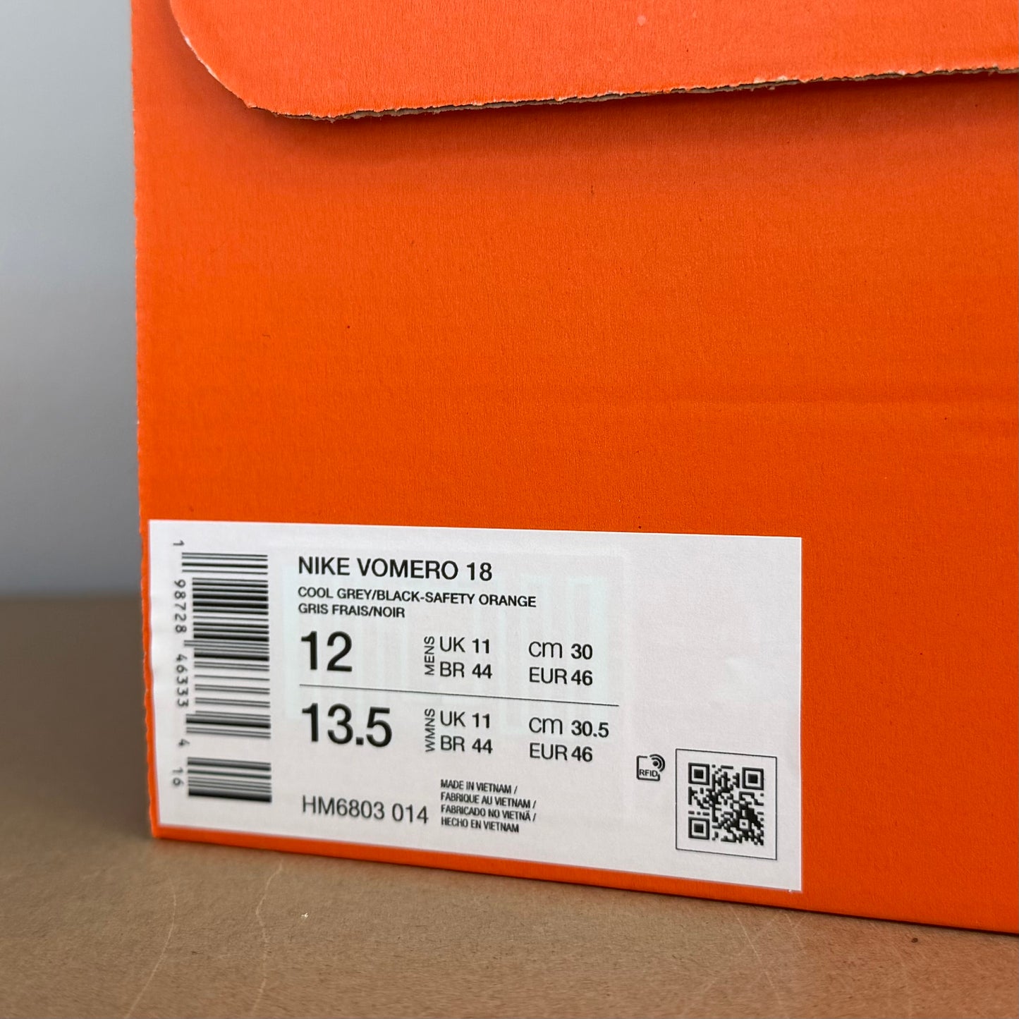Nike Vomero 18 - Cool Grey / Safety Orange - Multiple Sizes - Brand New