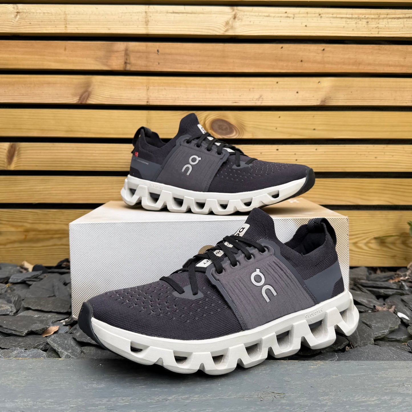 On Running CloudSwift 4.0 - Black / White - UK8
