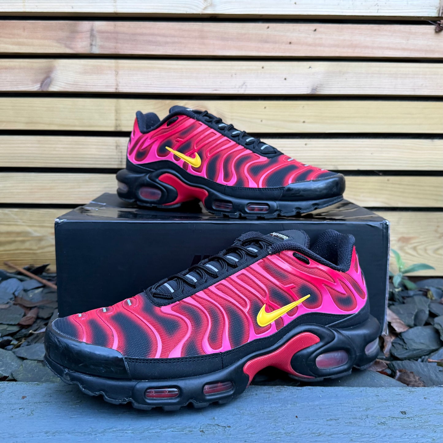 Nike Air Max Plus TN x Supreme - University Red - UK9