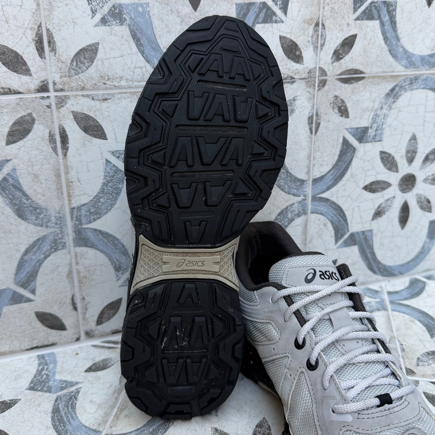 Asics Gel-Venture 6 - Glacier Grey / Black - UK7.5