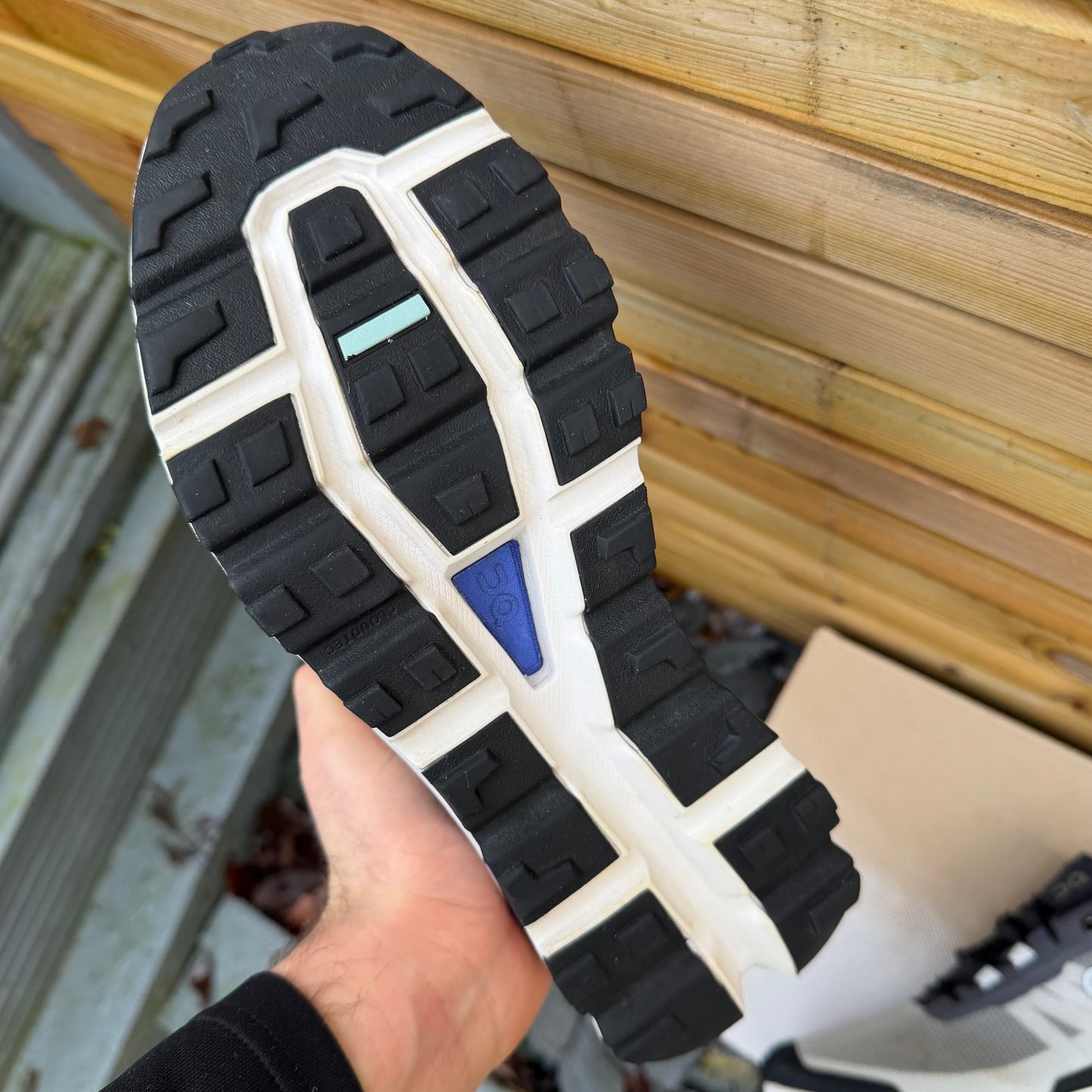 On Running CloudVista - Black / White - UK7.5