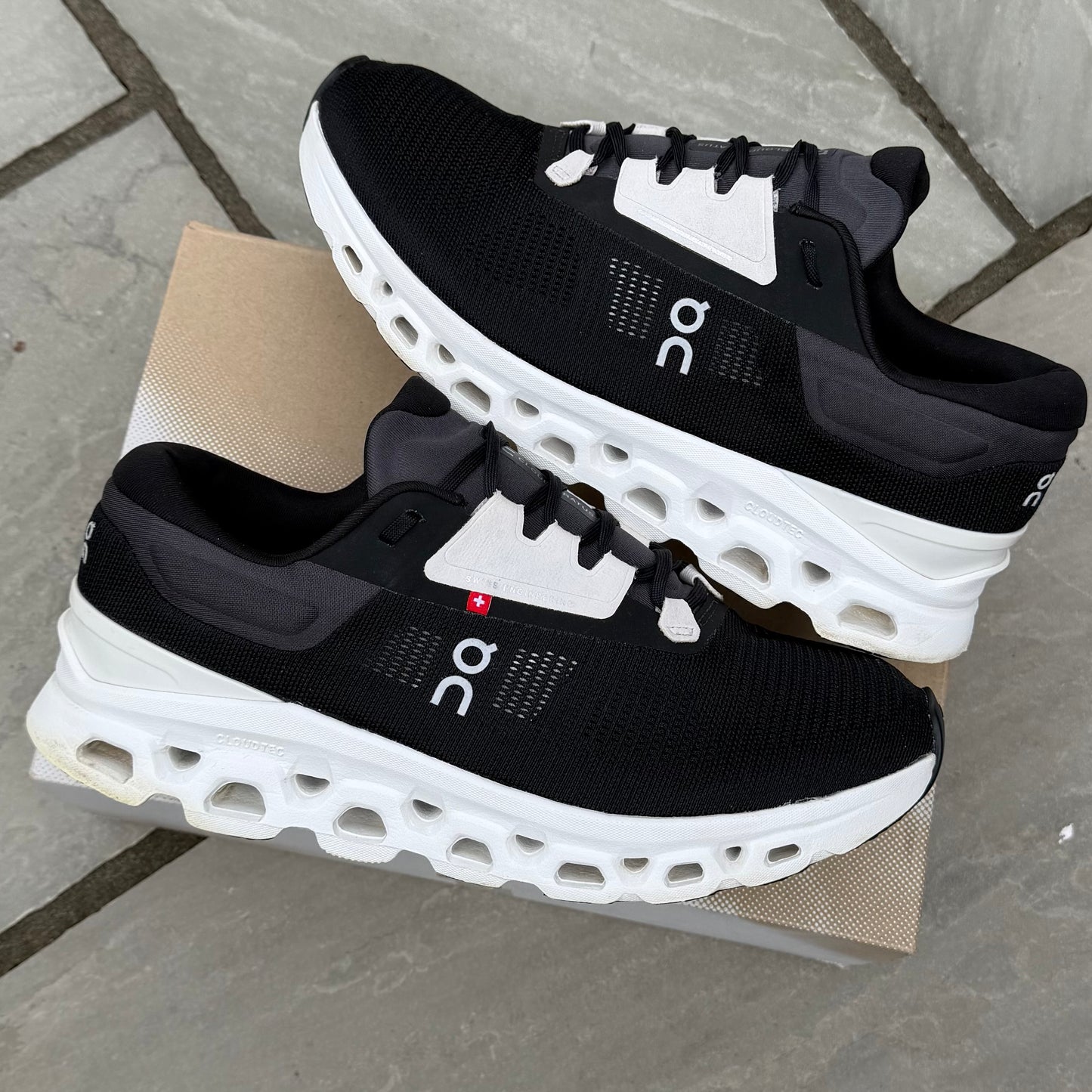 On Running CloudStratus 3 - Black / Frost - UK9