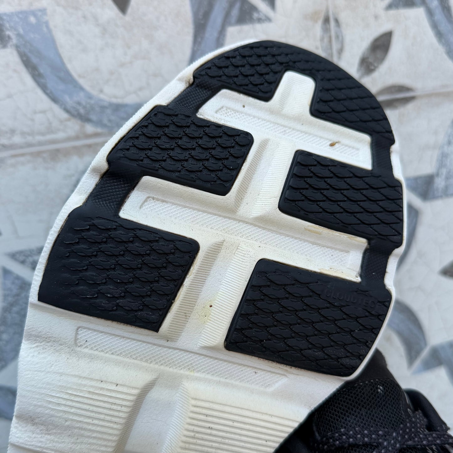 On Running CloudMonster 2 - Black / Frost - UK8.5