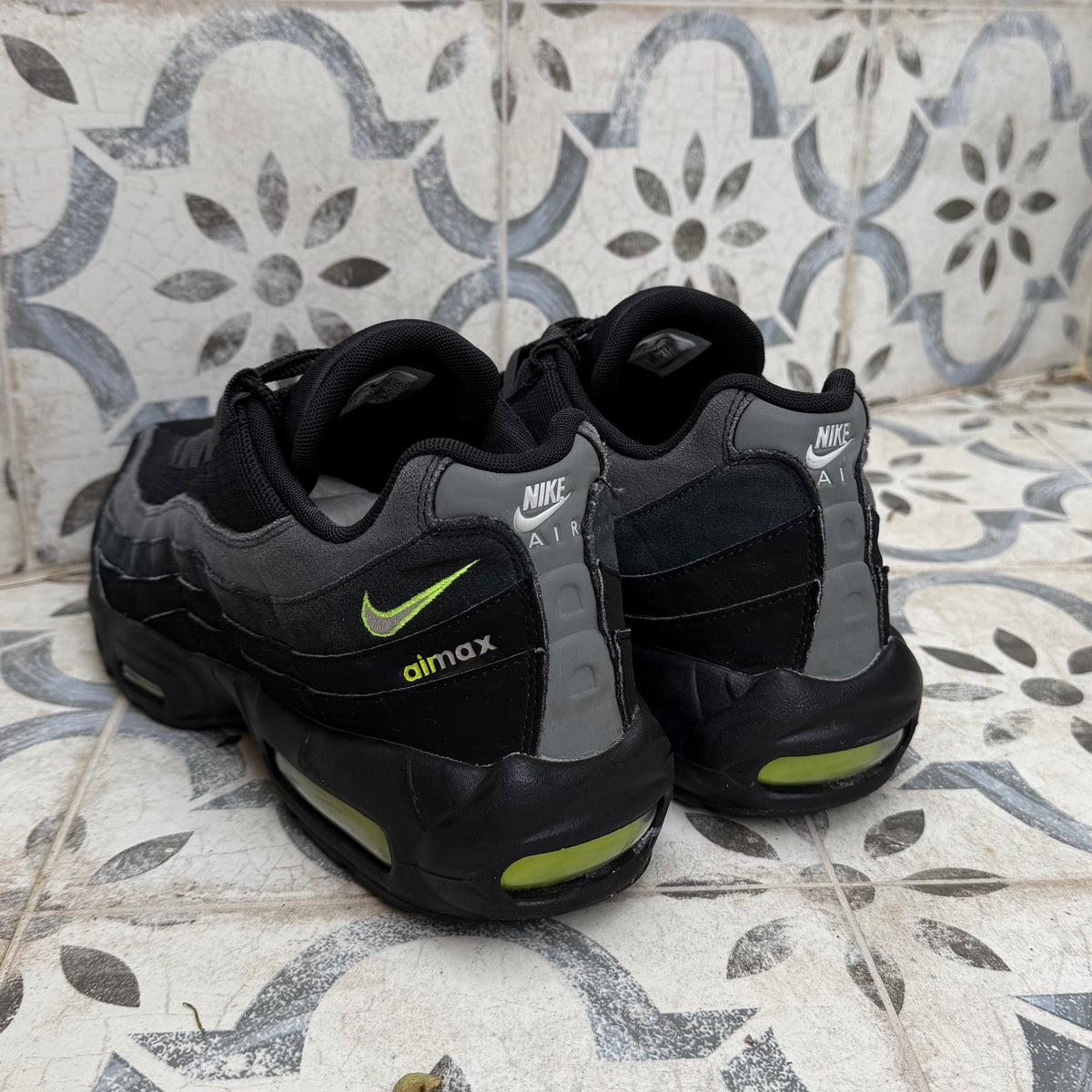 Nike Air Max 95 Retro Logo - Black Grey / Volt - UK10.5