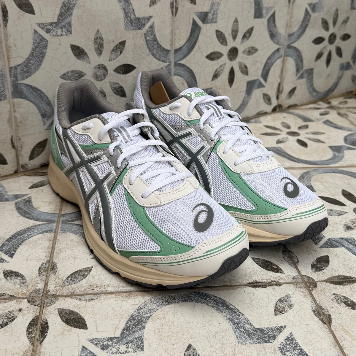 Asics Jog 100s - White / Clay Grey - UK10 - Brand New
