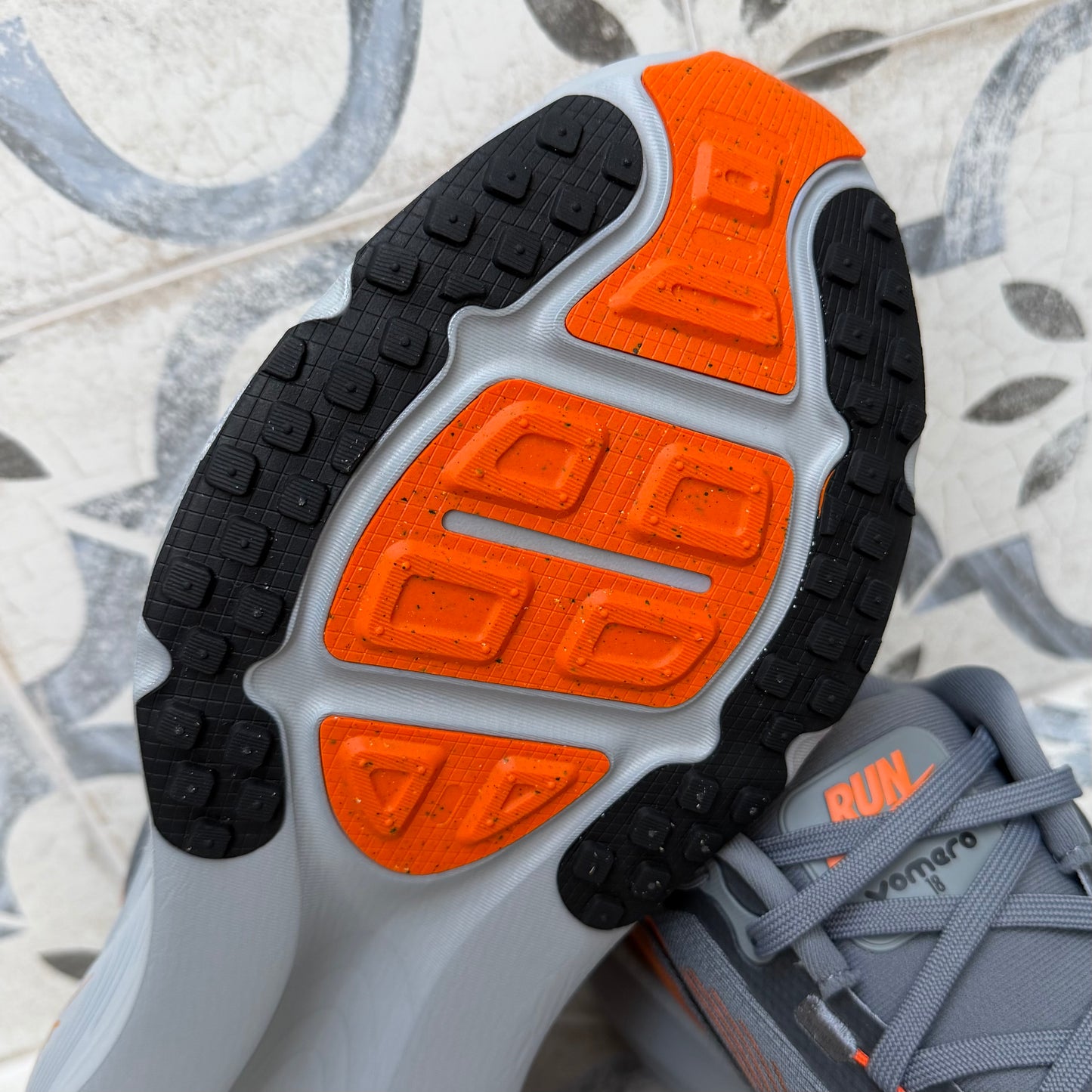 Nike Vomero 18 - Cool Grey / Safety Orange - Multiple Sizes - Brand New