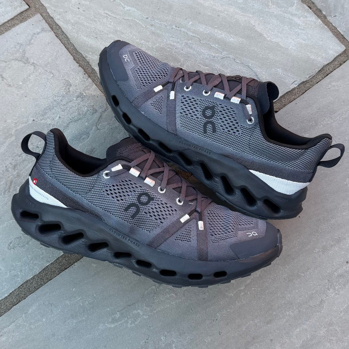 On Running CloudSurfer Trail - Black / Eclipse - UK8