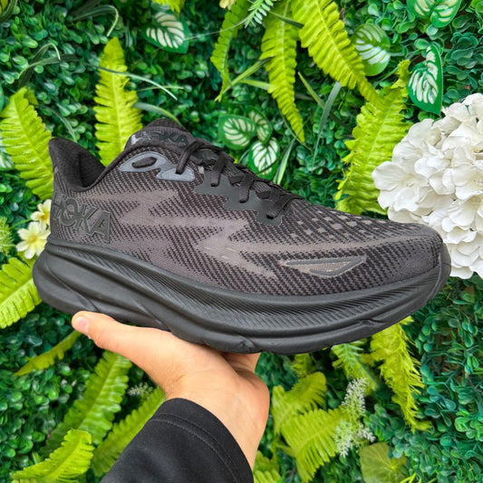 Hoka Clifton 9 - Triple Black - UK10