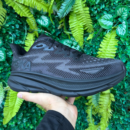 Hoka Clifton 9 - Triple Black - UK9.5