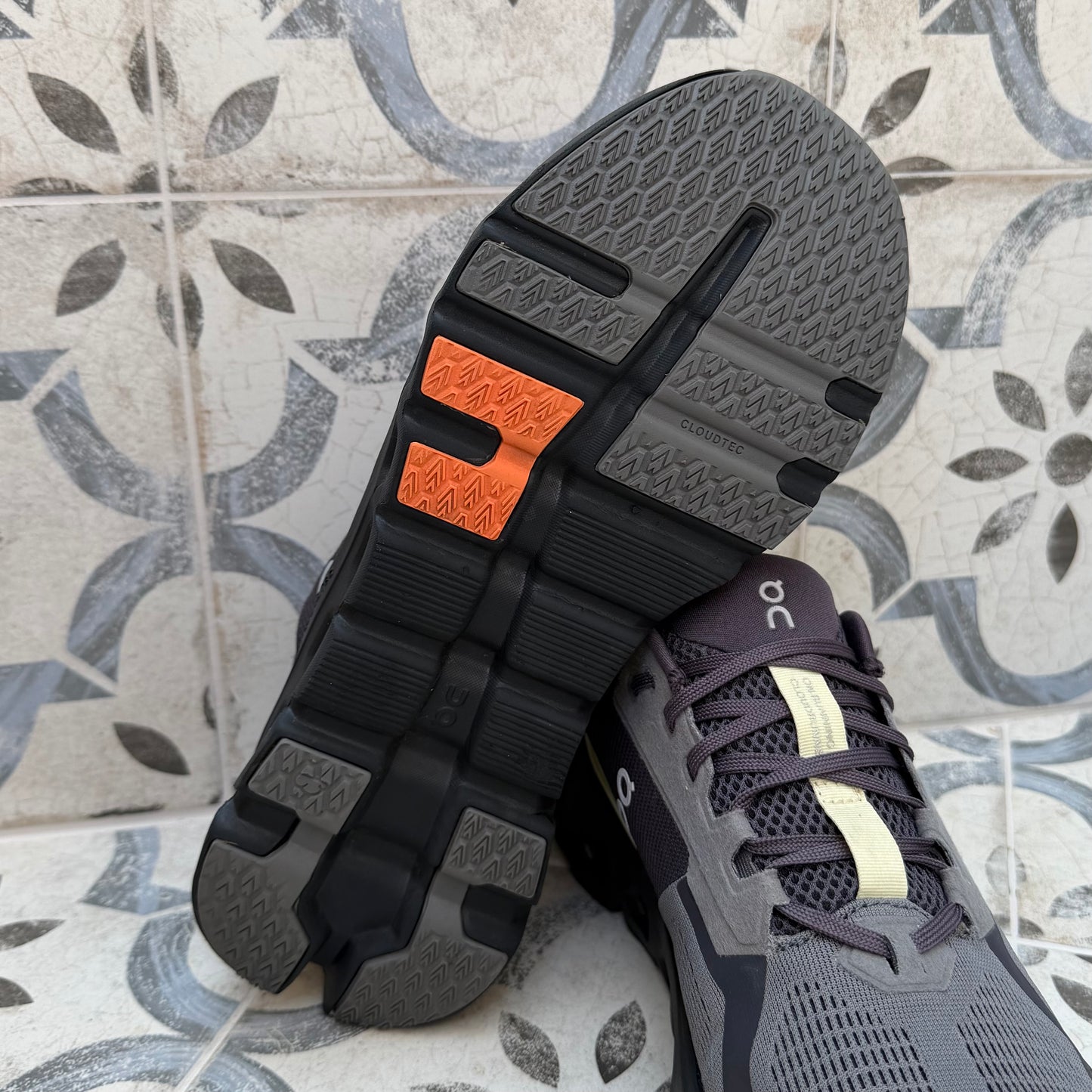 On Running CloudRunner 2 - Black / Tangerine - UK8