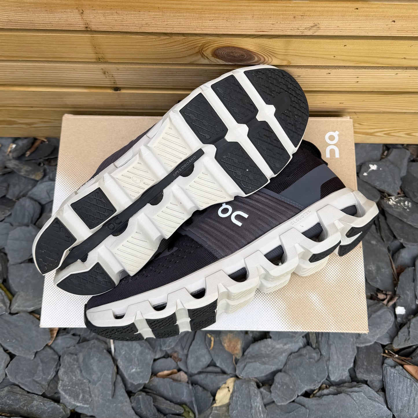 On Running CloudSwift 4.0 - Black / White - UK8