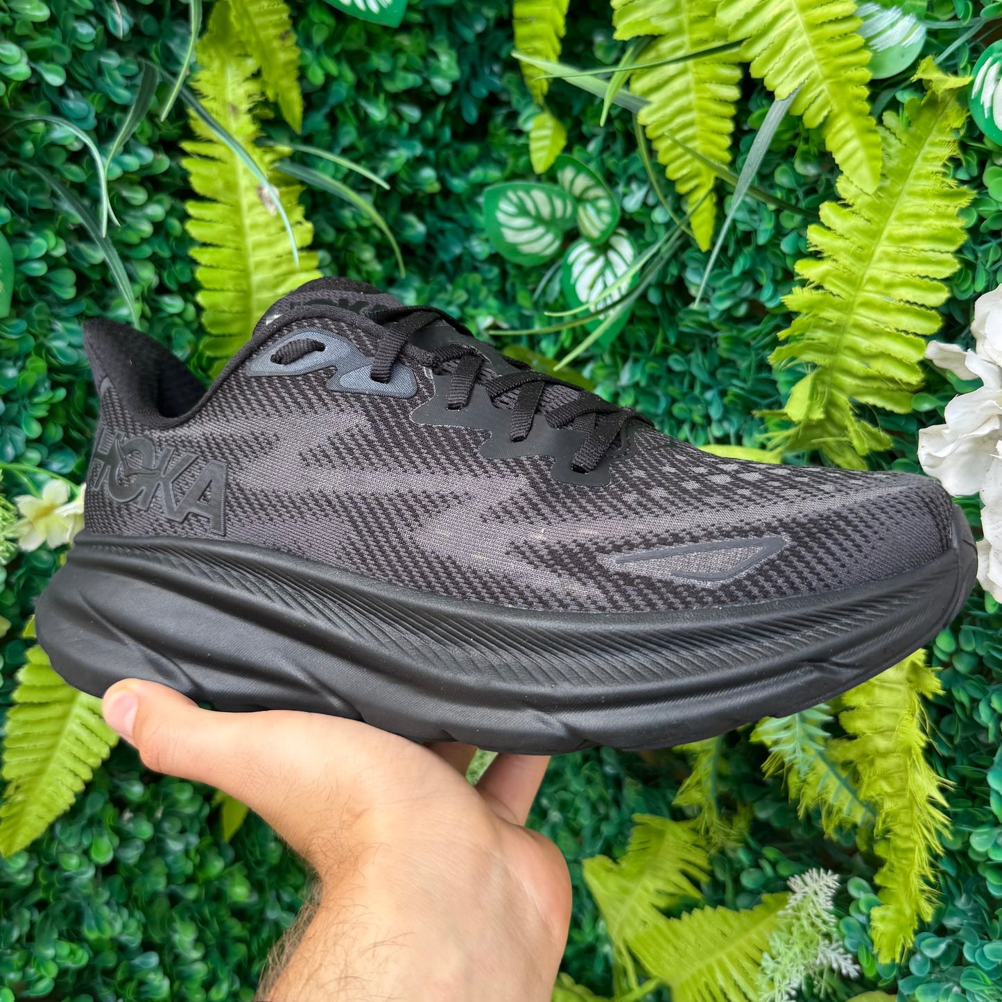 Hoka Clifton 9 - Triple Black - UK8.5