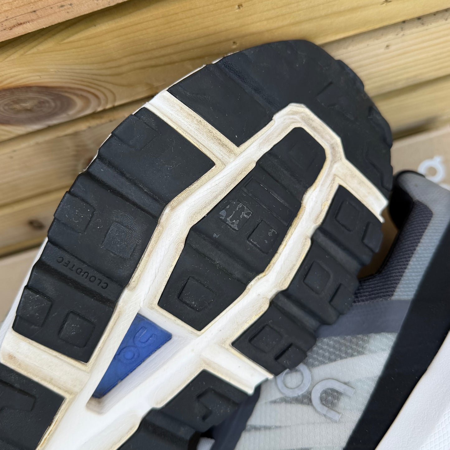 On Running CloudVista - Black / White - UK10