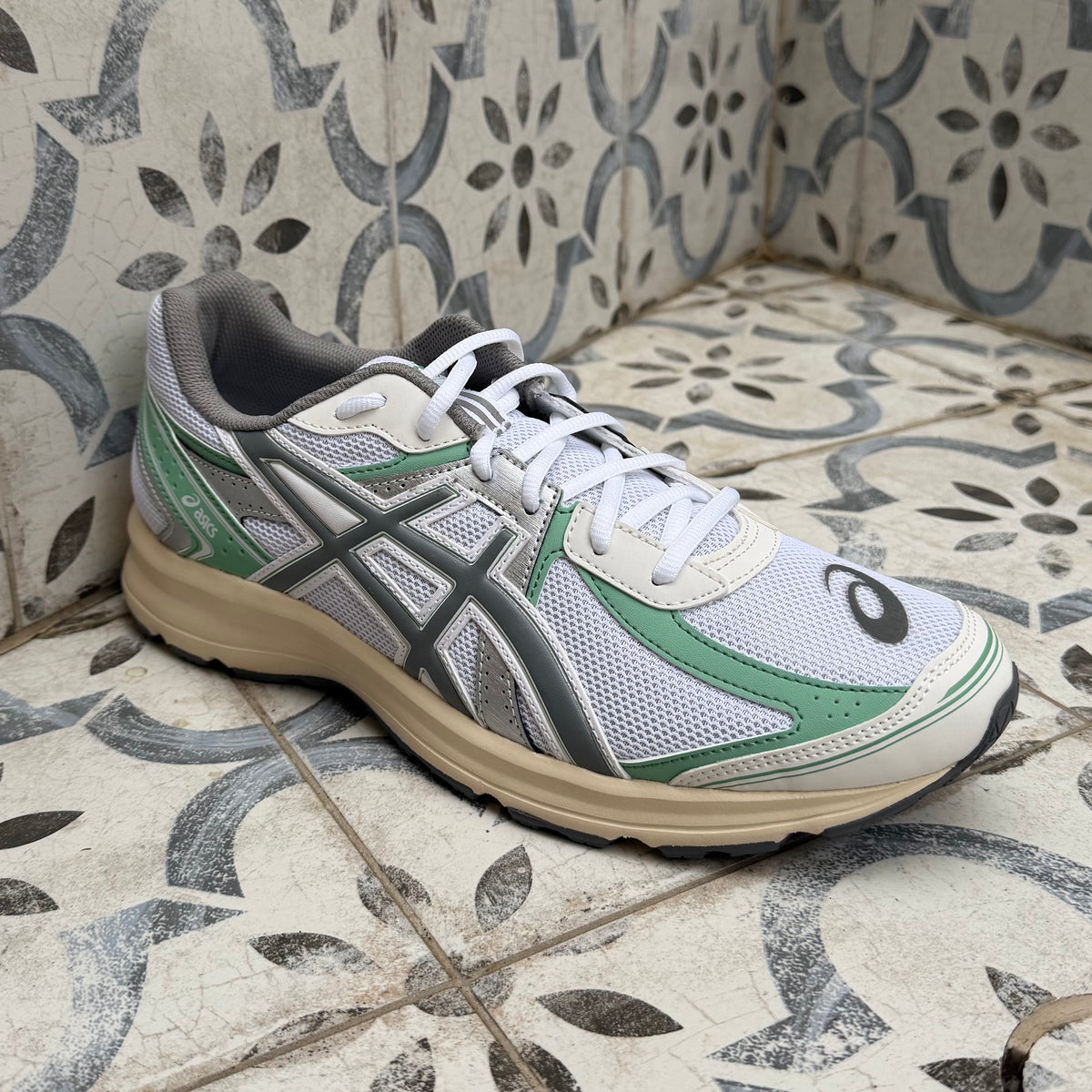 Asics Jog 100s - White / Clay Grey - UK10 - Brand New