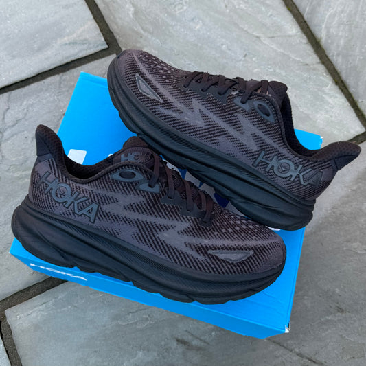 Hoka Clifton 9 - Triple Black - UK8