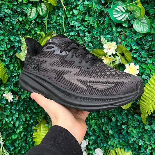 Hoka Clifton 9 - Triple Black - UK9.5