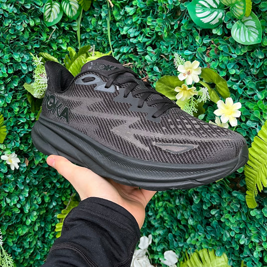 Hoka Clifton 9 - Triple Black - UK9.5